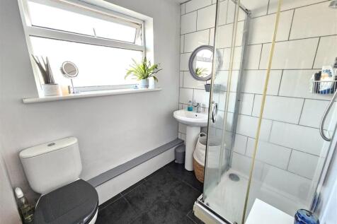 Shower Room.jpg