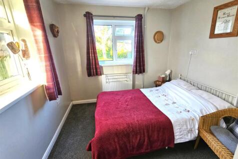 Bedroom 4.jpg