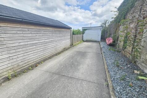 Drive and Garage.jpg