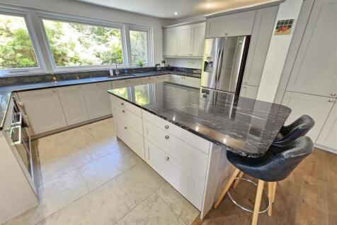 Kitchen Area.jpg