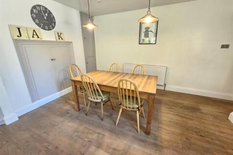 Breakfast Area.jpg