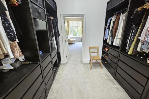 Master Dressing Room.jpg