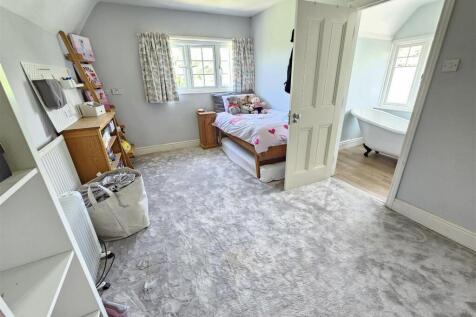 Bedroom 4.jpg