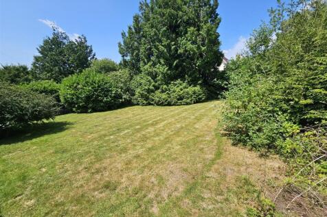 Gardens to Side.jpg