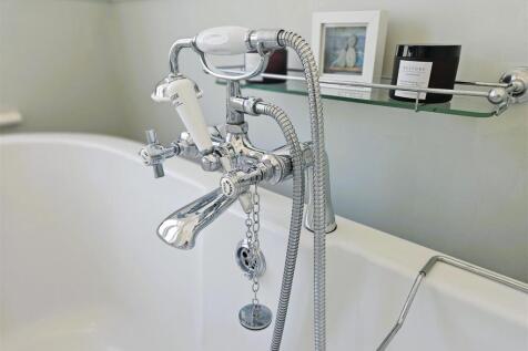 Bathroom..jpg