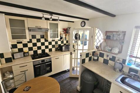 Further Kitchen.jpg
