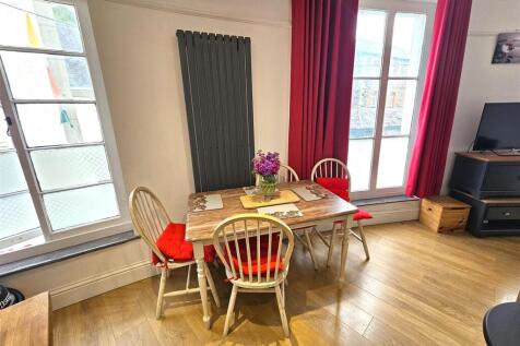 Dining Area.jpg