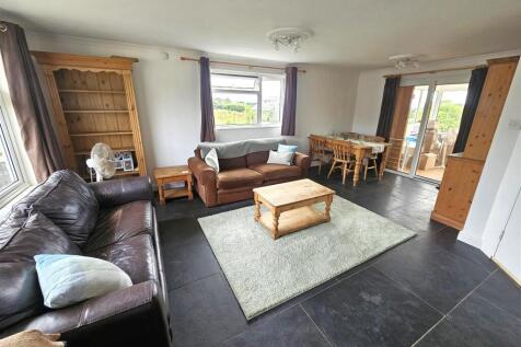 Living Room (Main).jpg