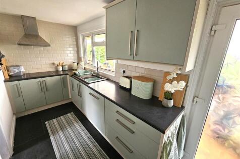 Kitchen (Main).jpg
