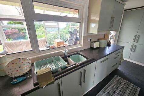 Kitchen (2)(Main).jpg