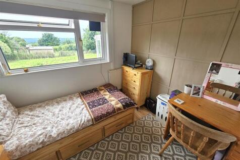 Bedroom 2 (House).jpg