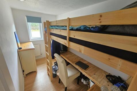 Bedroom 4 (House).jpg