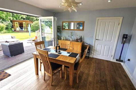Dining Area.jpg