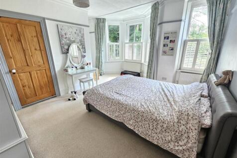 Bedroom 1.jpg