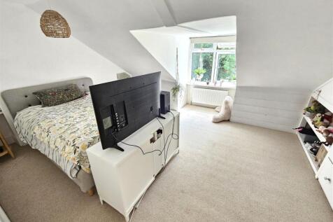 Bedroom 4 (2).jpg