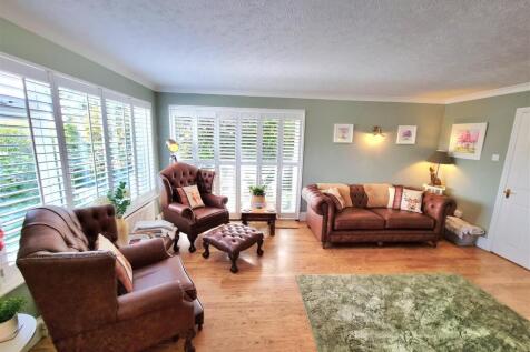 Sitting room 1.jpg