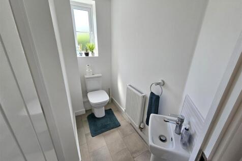 Cloakroom WC.jpg