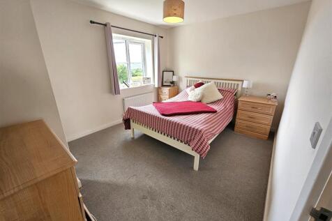 Bedroom 1.jpg