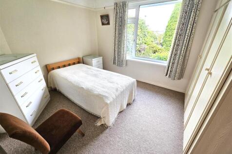 Bedroom 1.jpg