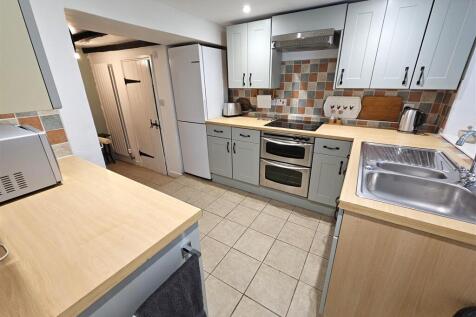 Kitchen (2).jpg