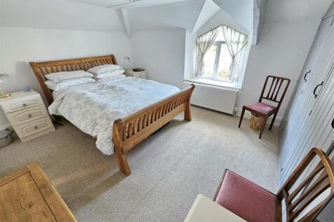 Bedroom 1 (2).jpg