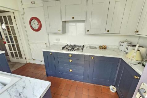 Kitchen 1.jpg