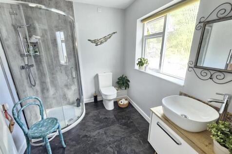 Shower Room.jpg