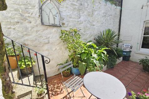 Courtyard (2).jpg
