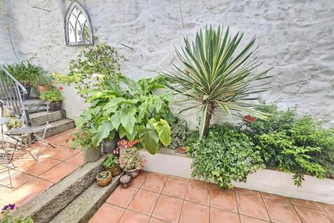 Courtyard 1.jpg
