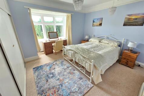 Bedroom 1.jpg
