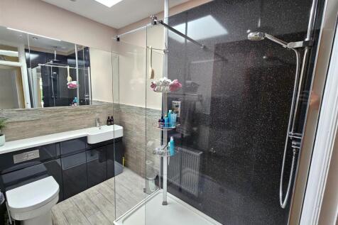 Shower Room.jpg
