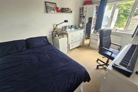 Bedroom 1.jpg