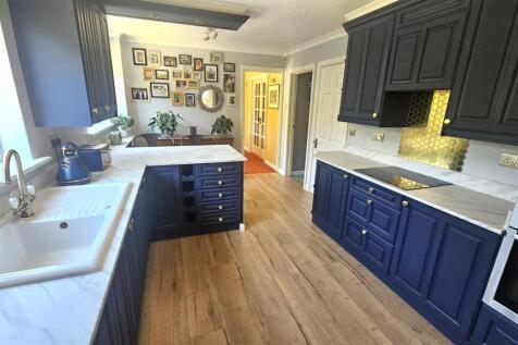 Further Kitchen.jpg