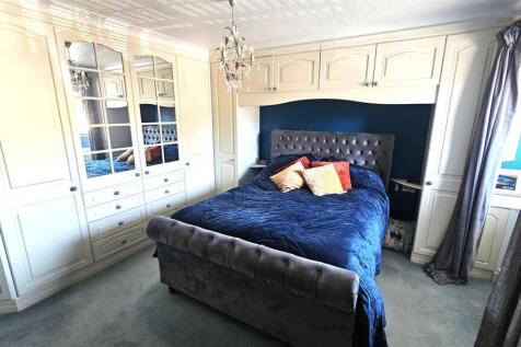 Bedroom 1.jpg
