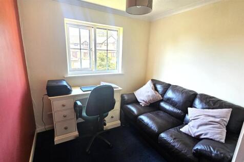 Bedroom 4.jpg
