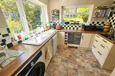 Kitchen Area.jpg