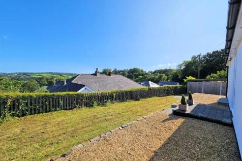 Rear garden 2.jpg