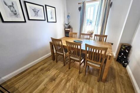 Dining Area.jpg