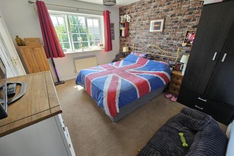 Bedroom 1.jpg