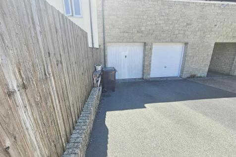 Drive and Garage.jpg