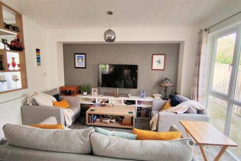 living area (2).jpg