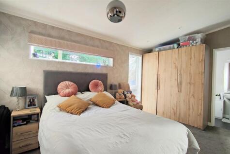 bed 1.jpg