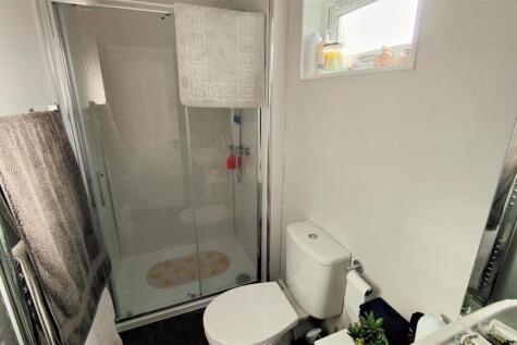 ensuite.jpg