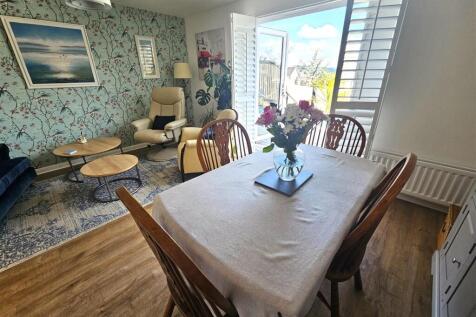 Dining Area.jpg