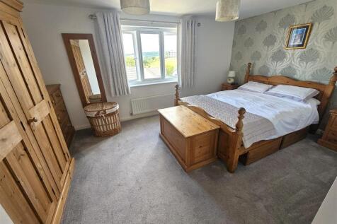 Bedroom 1.jpg