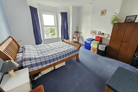 Bedroom 1.jpg