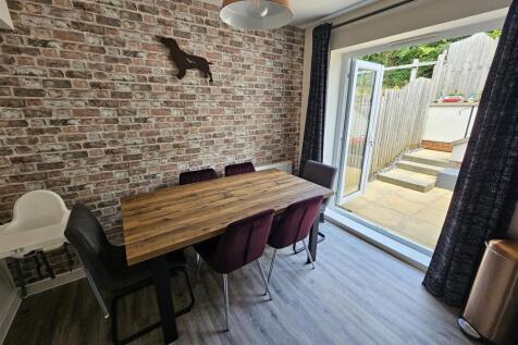 Dining Area.jpg