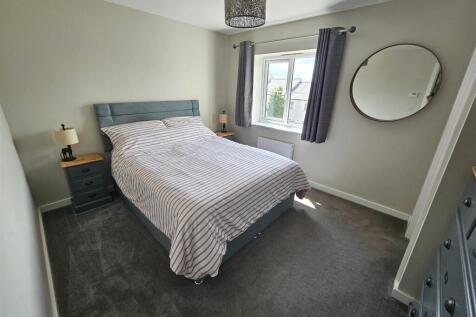 Bedroom 1.jpg