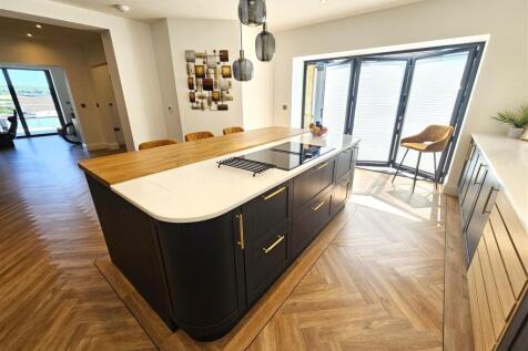 Kitchen Island.jpg