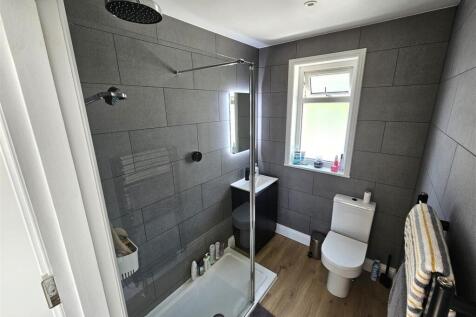 Ensuite Master.jpg